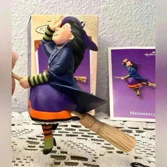 Hallmark Keepsake 2003 “ Mesmerelda”  Halloween Witch ornament - Picture 2 of 8